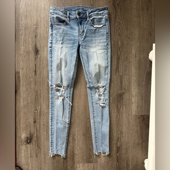 American Eagle Outfitters Light Blue Distressed Skinny Jeans - Picture 2 of 8